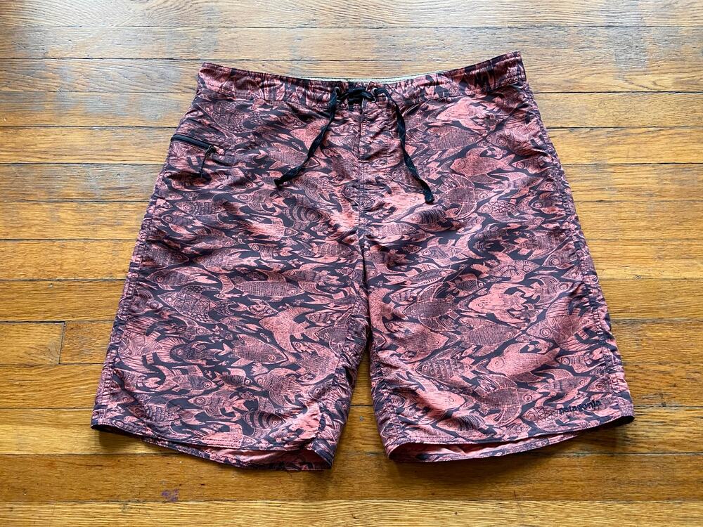 PATAGONIA 22" Pink/Black Fish Theme Boardshorts sz 40